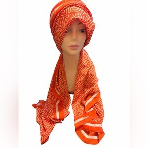 Fendi scarf never worn, composition 100% silk